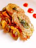 Saltimbocca alla Romana con Verdure Stufate e Salsa Agrodolce