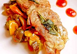 Saltimbocca alla Romana con Verdure Stufate e Salsa Agrodolce