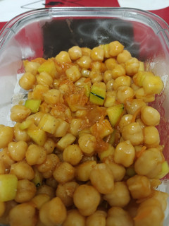 Una foto de 🍲 Garbanzos con calabacín
