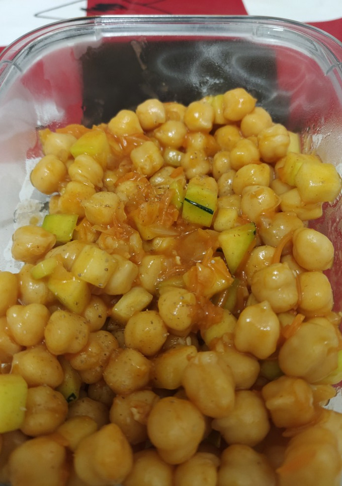 Una foto de 🍲 Garbanzos con calabacín