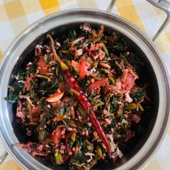 A picture of Laal bhaji with nariyal (Red Amaranth with coconut).