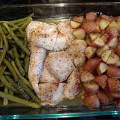 A picture of Baked chicken, green beans and red potatoes.