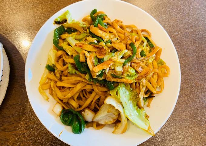 Easy and quick vegetarian fried noodles!