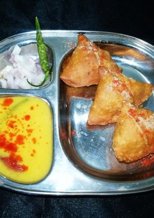 A picture of Samosa Kadhi.