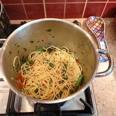 A picture of Spaghetti with chilli, parsley, tomato & french beans (alio Olio).