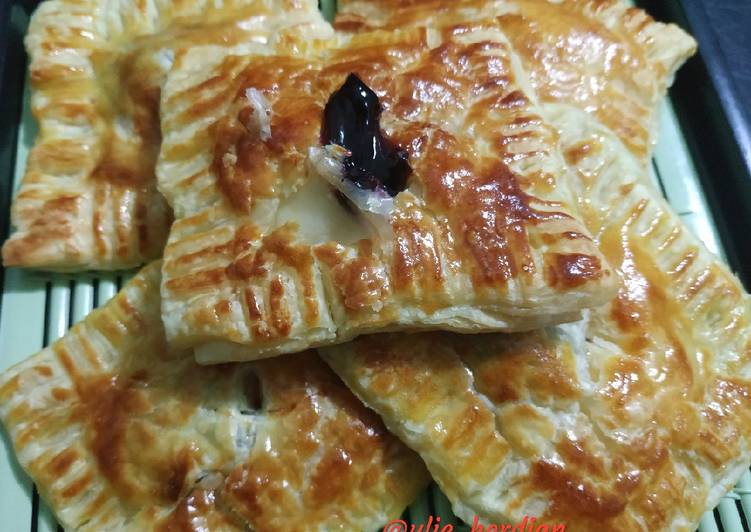 Blueberry and cheese croissant (4 bahan only)