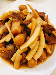 Hình của món Thịt kho dừa, trứng cút miền bắc.