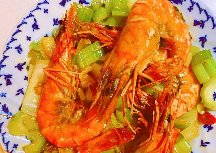 Recipe of Garlic prawns with celery in 10 Minutes for Beginners