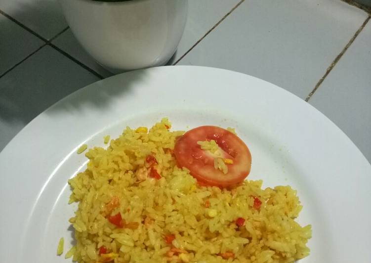 19. Nasi goreng rempah kunyit