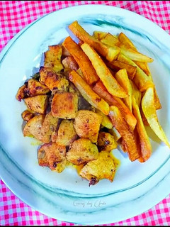 Foto principal de Taquitos de pechuga de pollo con flores de romero fresco