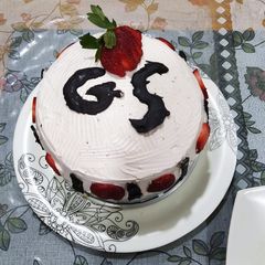 A picture of Choco strawberry cake.