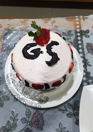 A picture of Choco strawberry cake.
