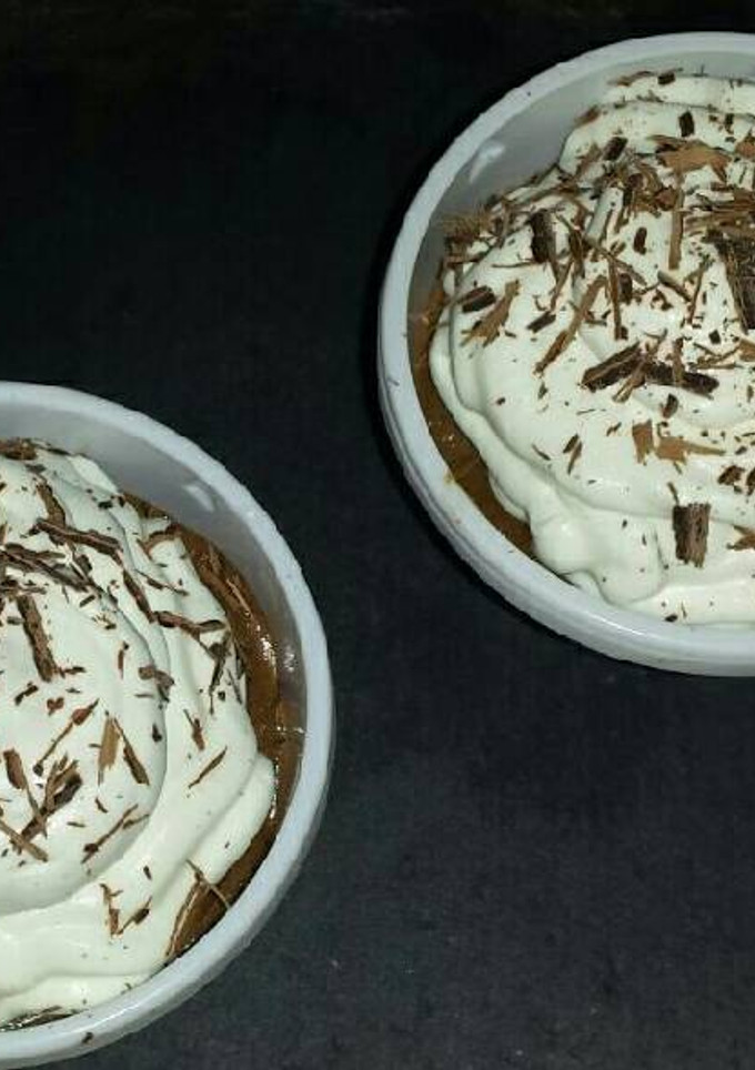 Una foto de Mousse de chocolate con nata