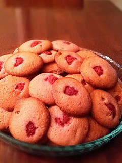 A picture of White chocolate raspberry cookies.