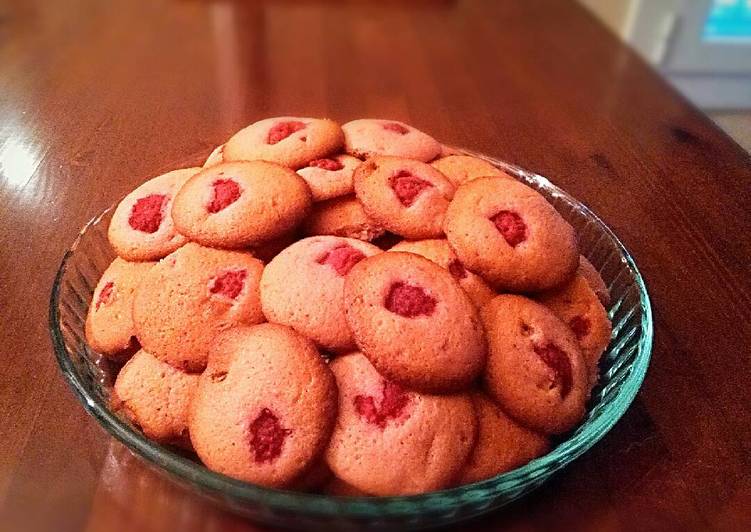 White chocolate raspberry cookies