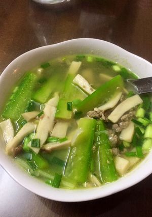 Hình của món Canh bí xanh, nấm đùi gà.