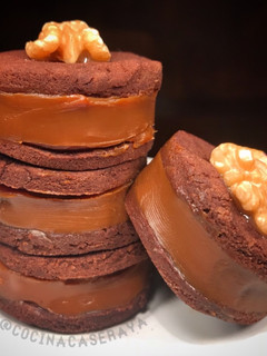 Una foto de Alfajores sin gluten saludables ! Sin azúcar, con harina de arroz. MI RECETA ORIGINAL😍