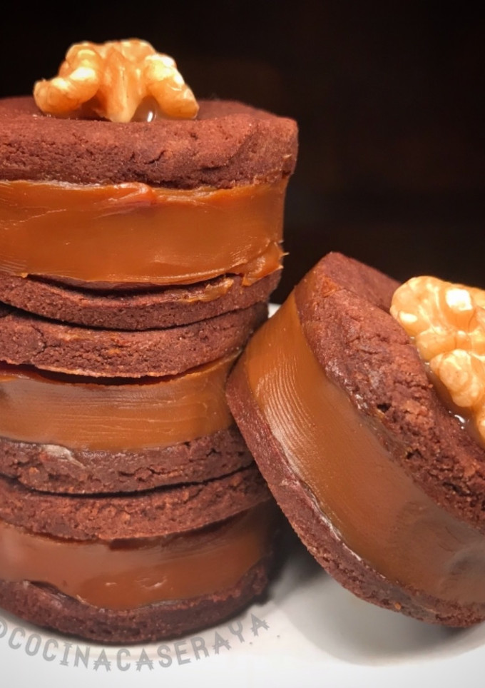 Una foto de Alfajores sin gluten saludables ! Sin azúcar, con harina de arroz.  MI RECETA ORIGINAL😍