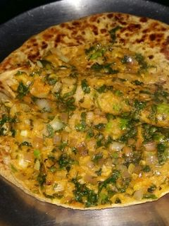 आलू लच्छा धनिया पराठा (Aloo lachha dhaniya paratha recipe in hindi) रेसिपी मुख्य फोटो