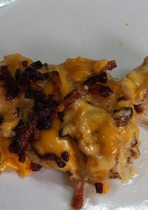Una foto de Pechugas de pollo rellenas con bacon y queso