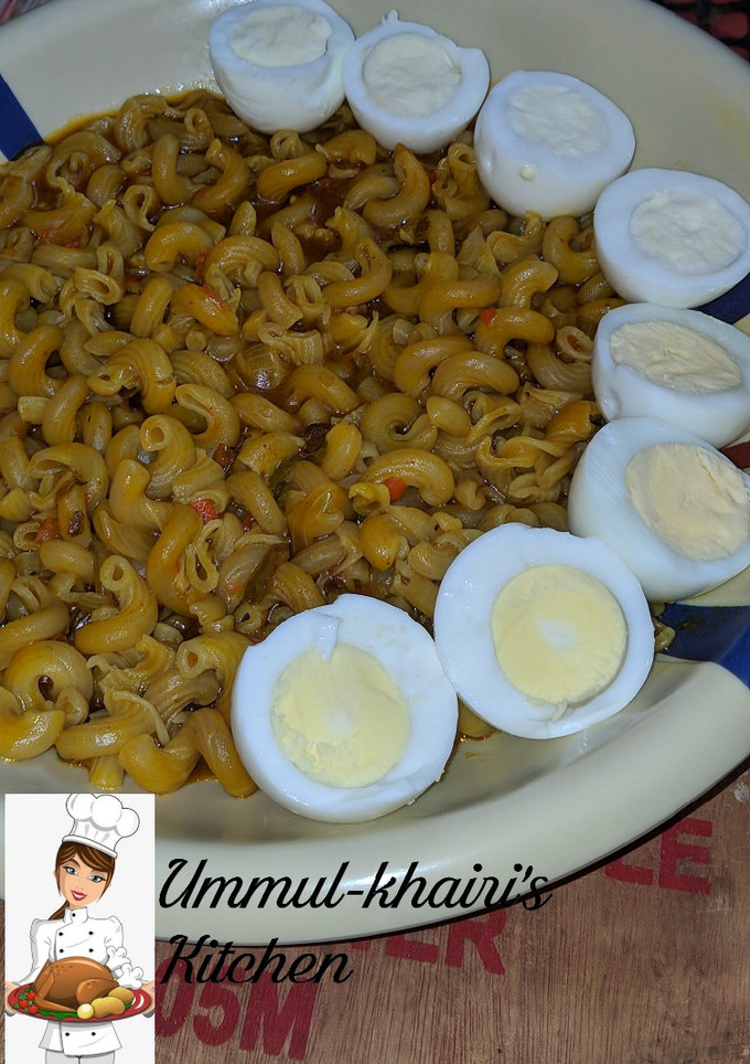 A picture of Macaroni and boiled eggs.