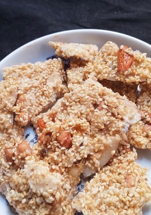 तिल सूखे मेवे की बर्फी - Til Dry Fruits Burfi Recipe रेसिपी मुख्य फोटो