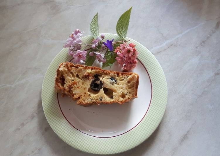 La Meilleur Recette De Cake aux tomates confites, olives noires, amandes.