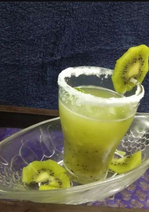 A picture of Kiwi mint mojito 🥝🥝.