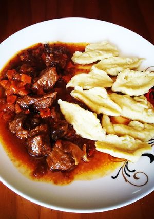 Una foto de Tacos de ternera en salsa con croquetas translúcidas de harina