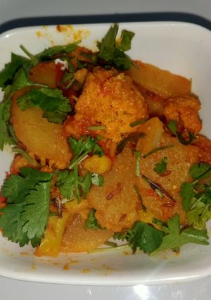 चटपटे आलू गोभी (chatpate aloo gobi recipe in Hindi) रेसिपी मुख्य फोटो