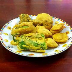 A picture of Pakoda platter.
