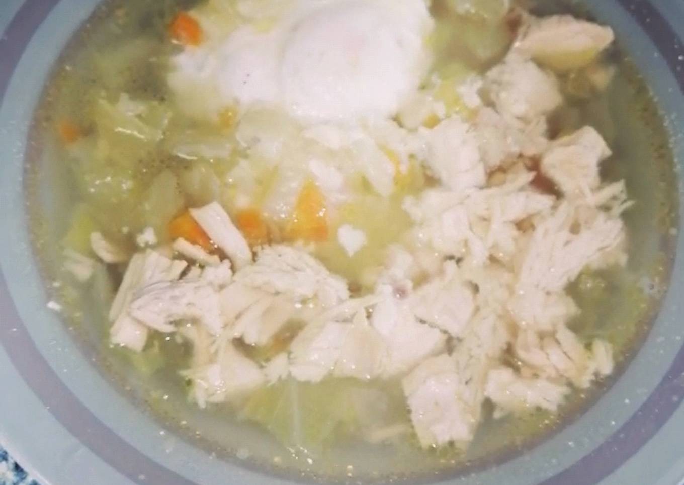 Caldo detox de verduras y gallina
