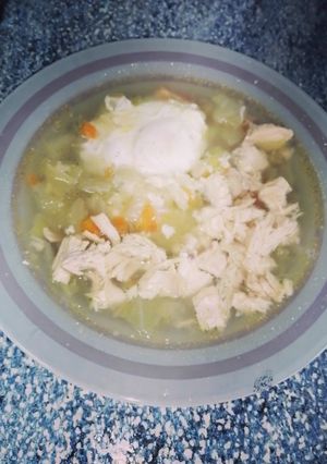 Una foto de Caldo detox de verduras y gallina