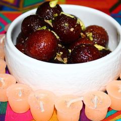 A picture of Gulab Jamun.