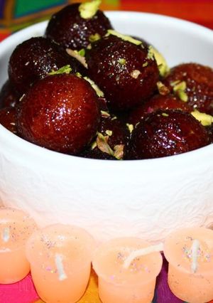 A picture of Gulab Jamun.