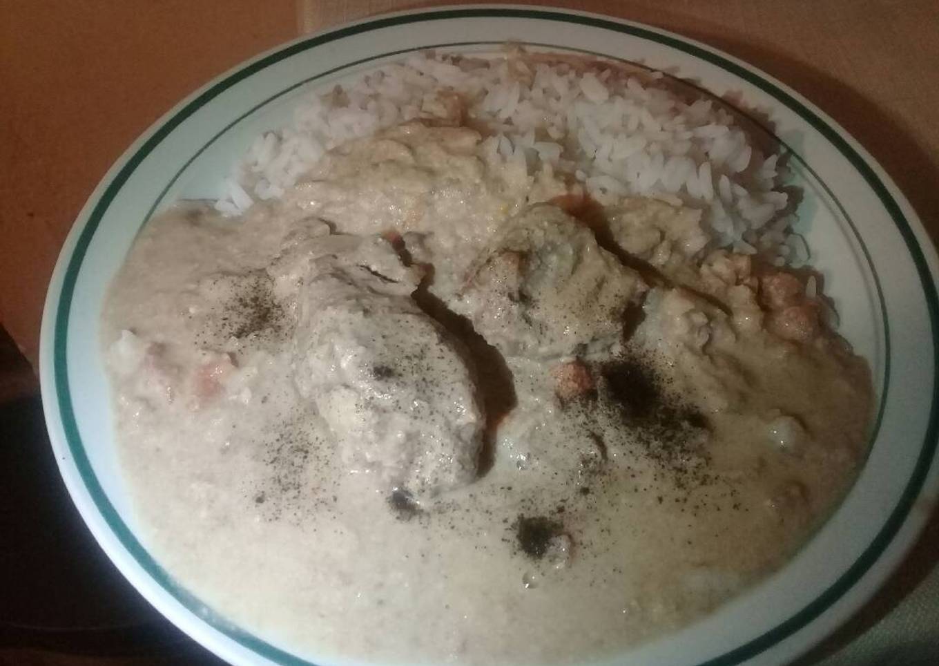 Cream beef stew with peanuts