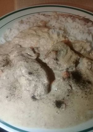 A picture of Cream beef stew with peanuts.