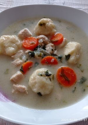 Csirkemell raguleves krumpligombóccal recept fotója