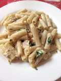 Mostaccioli con crema de leche y atún