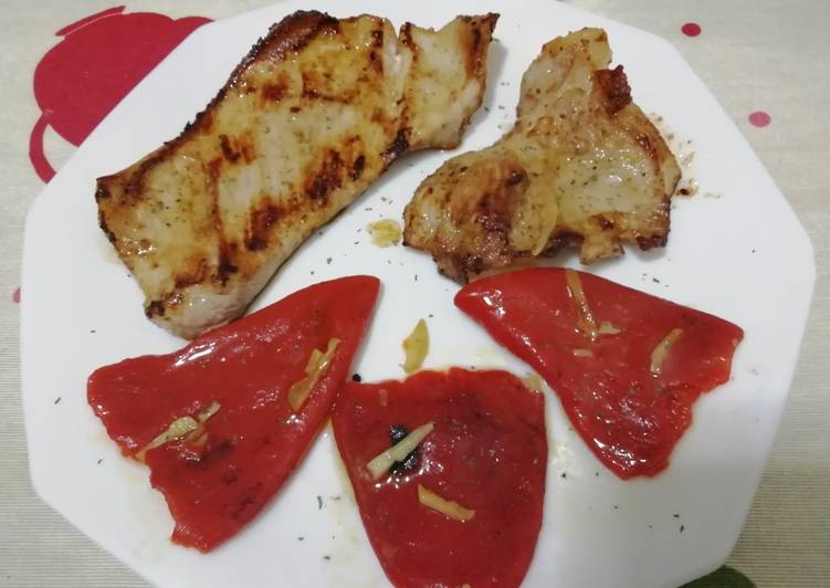 Secreto de cerdo con pimientos del piquillo de guarnición 🥩🌶️