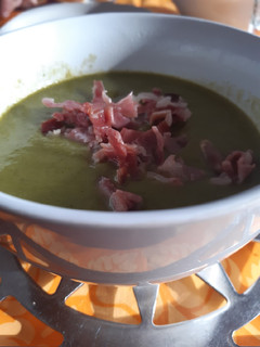 Una foto de Crema de acelgas con jamón