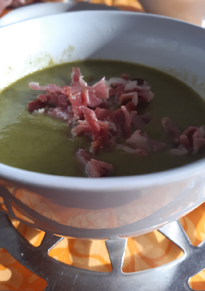 Una foto de Crema de acelgas con jamón