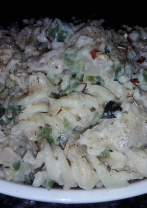 A picture of Pasta in white creamy sauce.