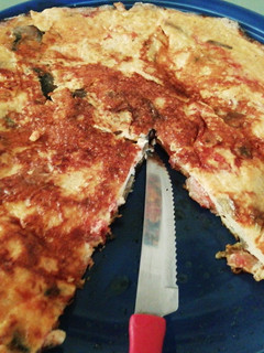 Una foto de Tortilla de champiñones y tomate
