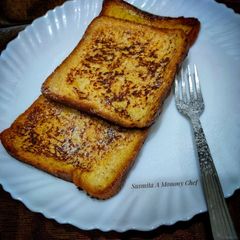 A picture of French toast.