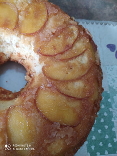 Una foto de Torta invertida de manzana