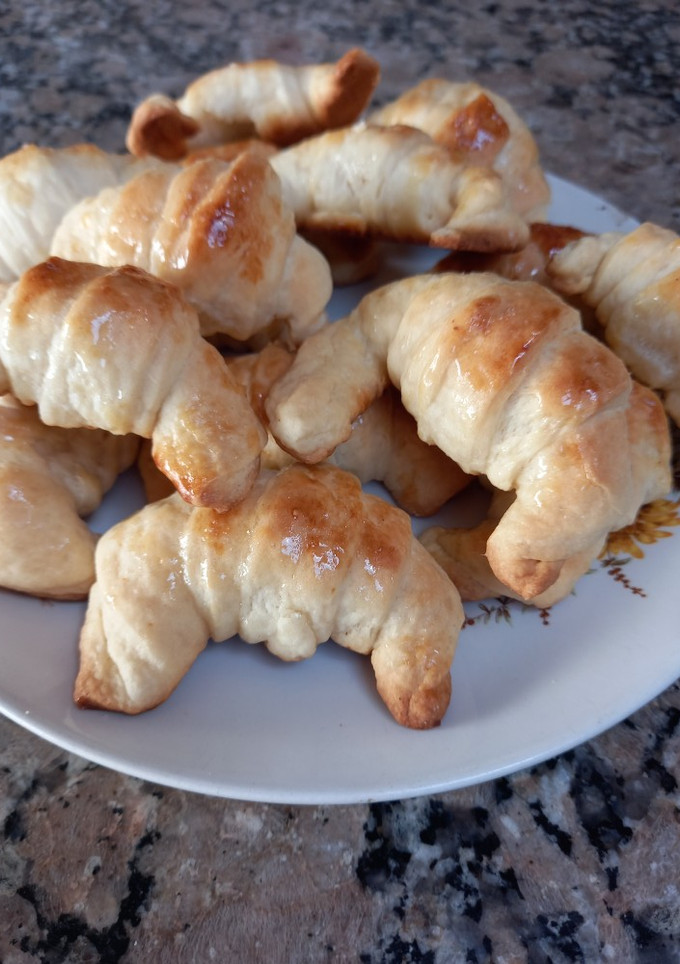 Una foto de Medialunas de manteca fáciles 🥐