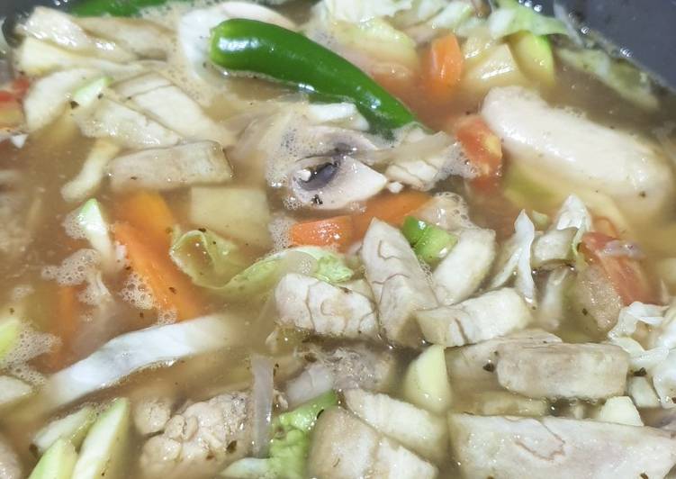 شوربه دجاج مسلوقه بالخضروات
