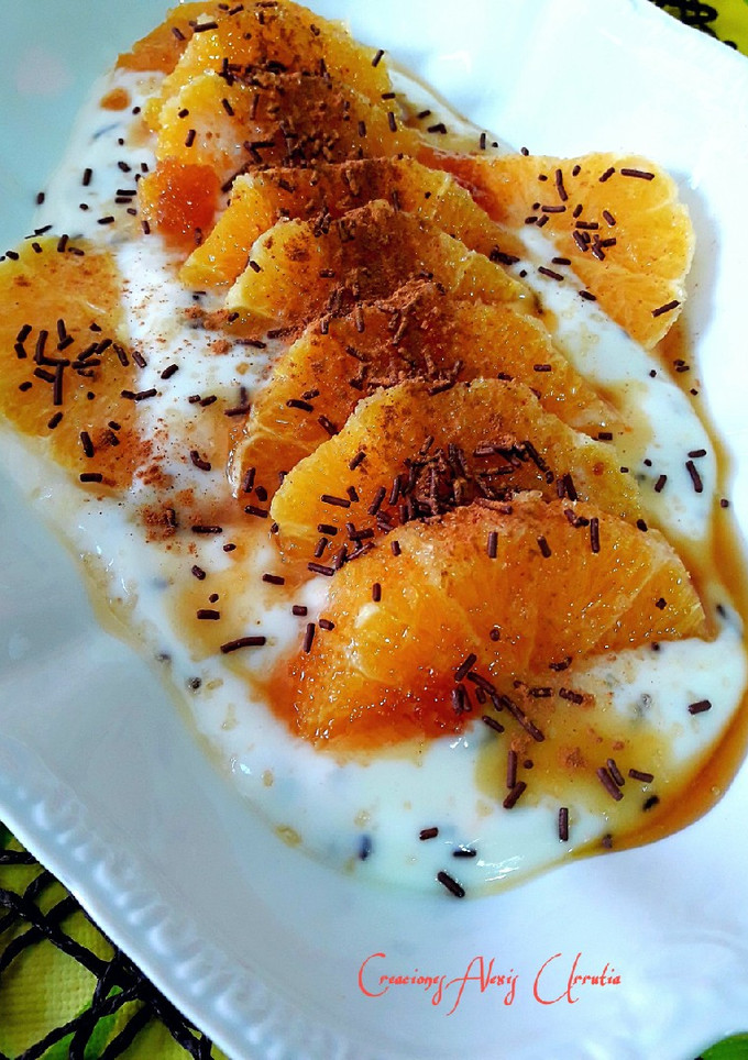 Una foto de Suspiros de naranja y Azahar con crema de yogur de vainilla