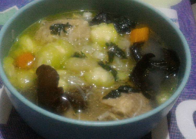 Resep Sop ayam jamur bola ikan nila yang nikmat